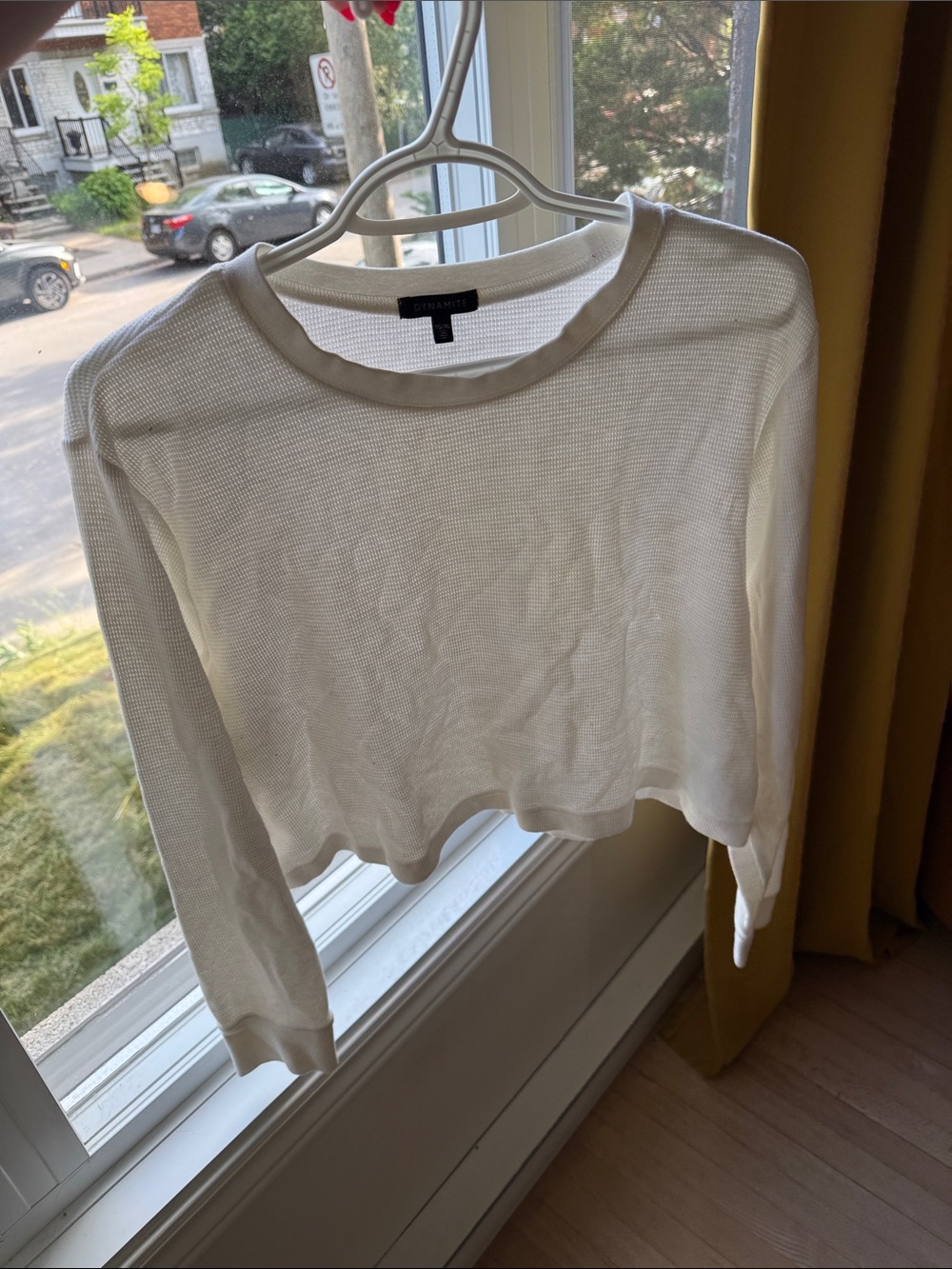Dynamite White Lightweight Cropped Long-Sleeve Top with Cream Trim